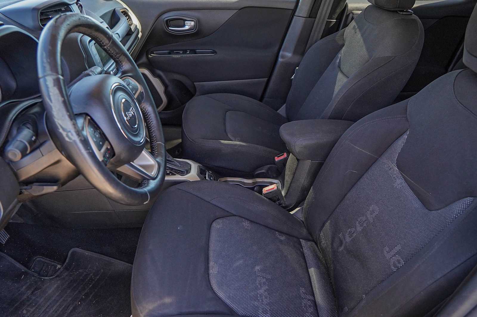 Thumbnail: 2015 Jeep Renegade - 10