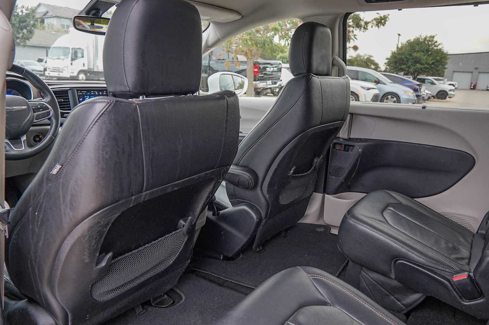 Thumbnail: 2018 Chrysler Pacifica - 32