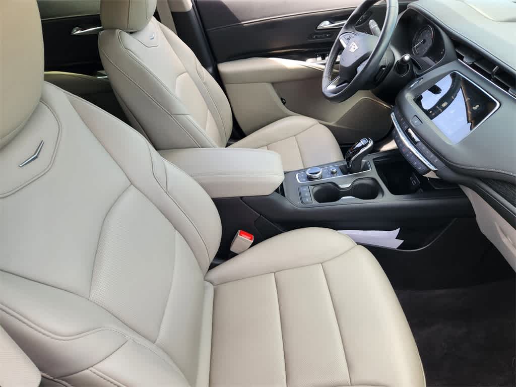 Thumbnail: 2023 Cadillac XT4 - 14