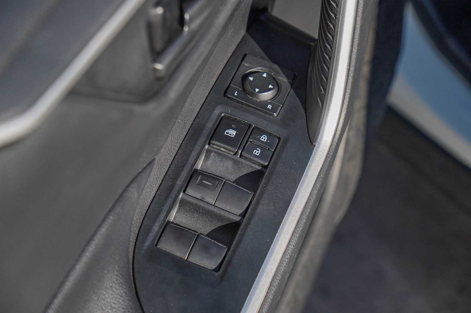 Thumbnail: 2021 Toyota RAV4 - 22