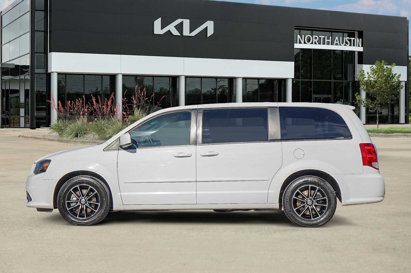 Thumbnail: 2017 Dodge Grand Caravan - 4