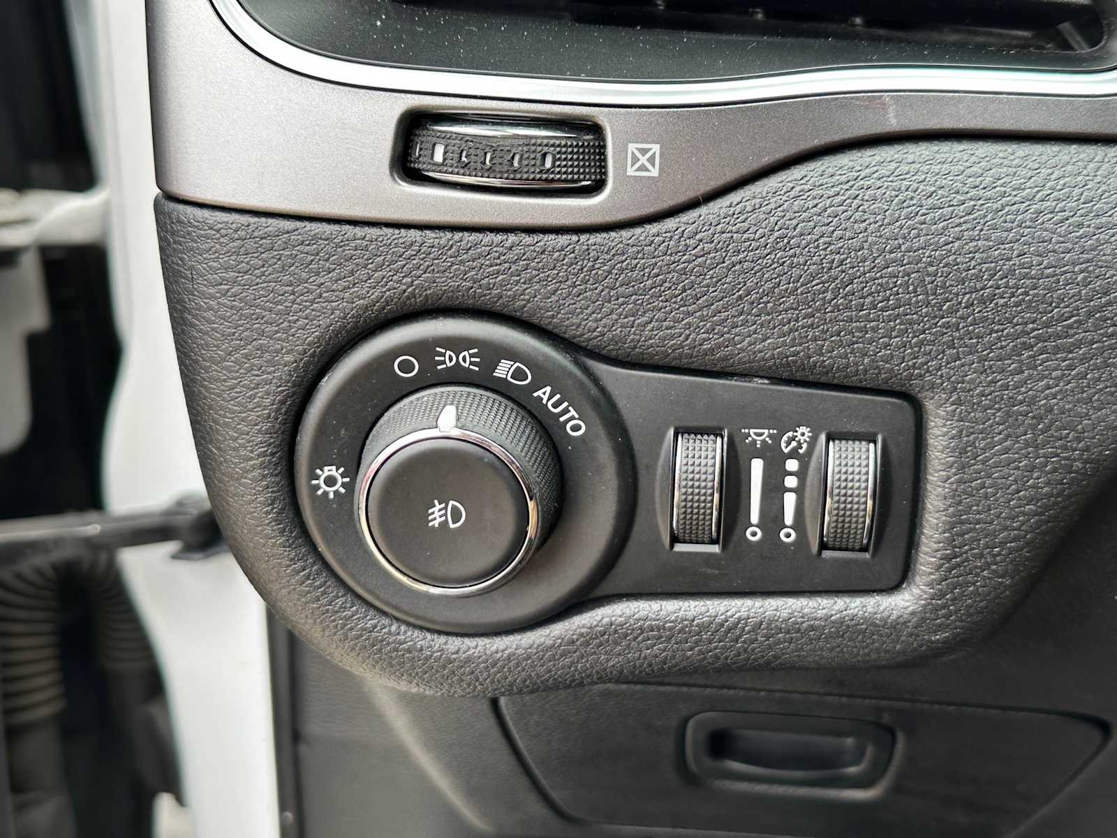 Thumbnail: 2019 Jeep Cherokee - 13