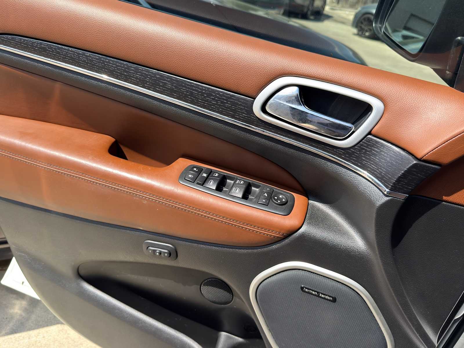 Thumbnail: 2020 Jeep Grand Cherokee - 18