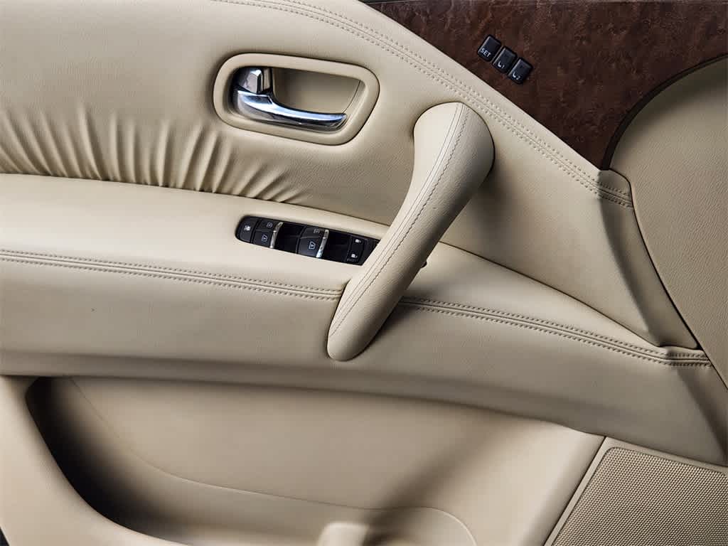 2015 INFINITI QX80  23