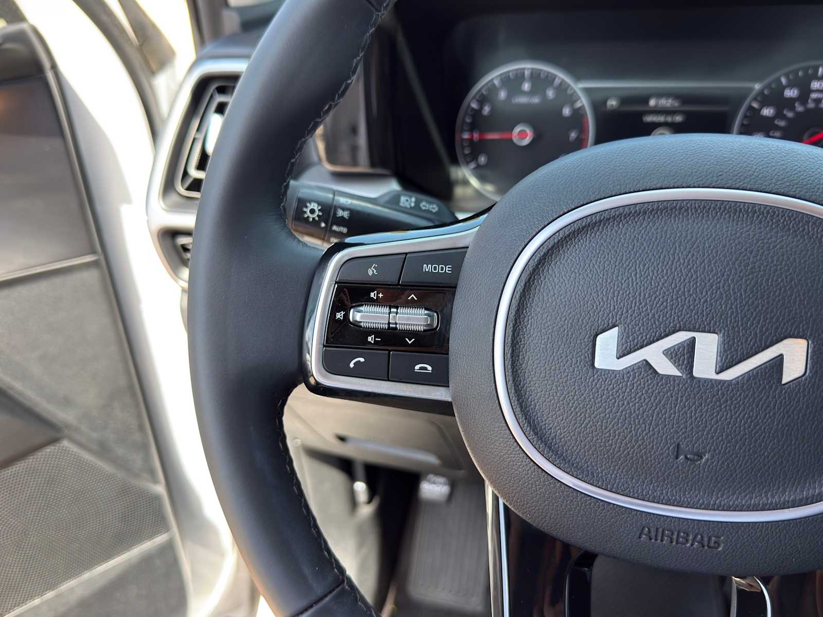 Thumbnail: 2023 Kia Sorento - 17