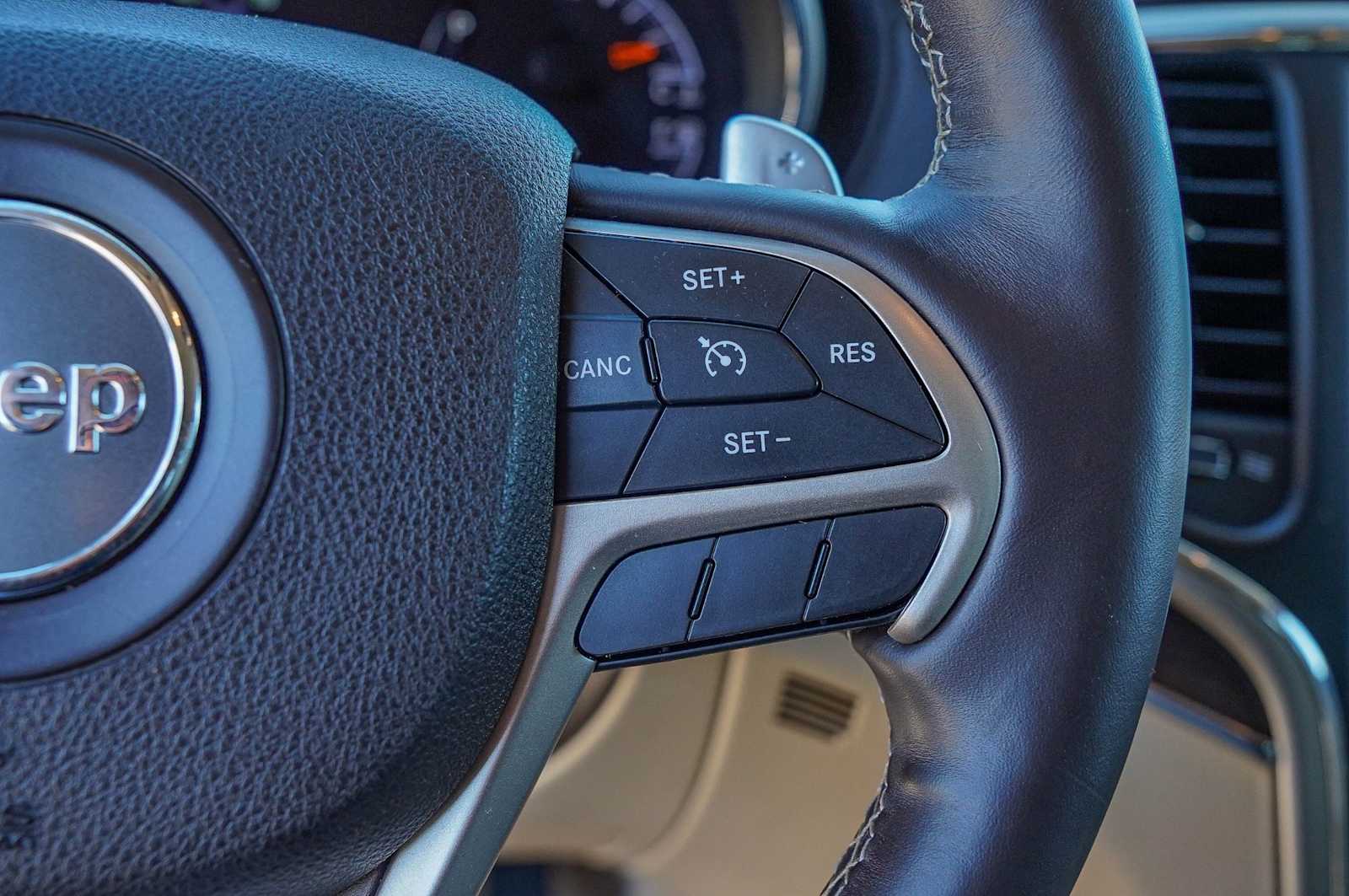 Thumbnail: 2015 Jeep Grand Cherokee - 15