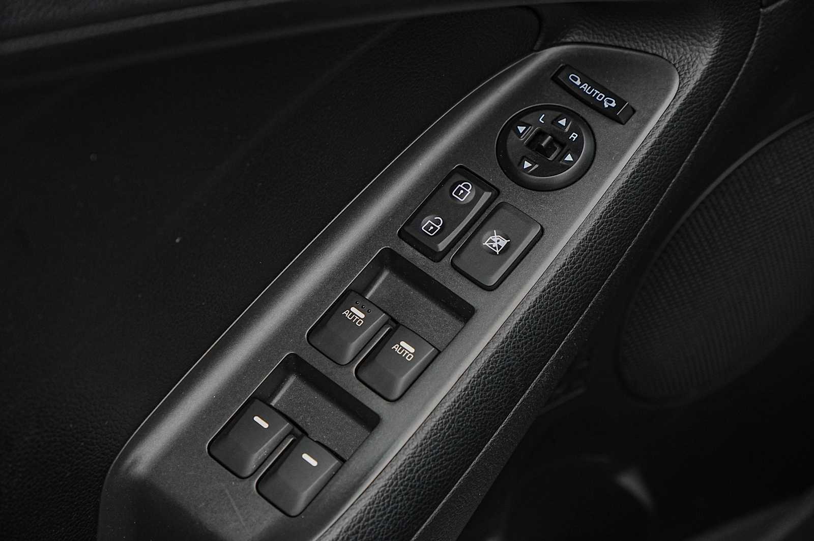 Thumbnail: 2017 Kia Forte - 24