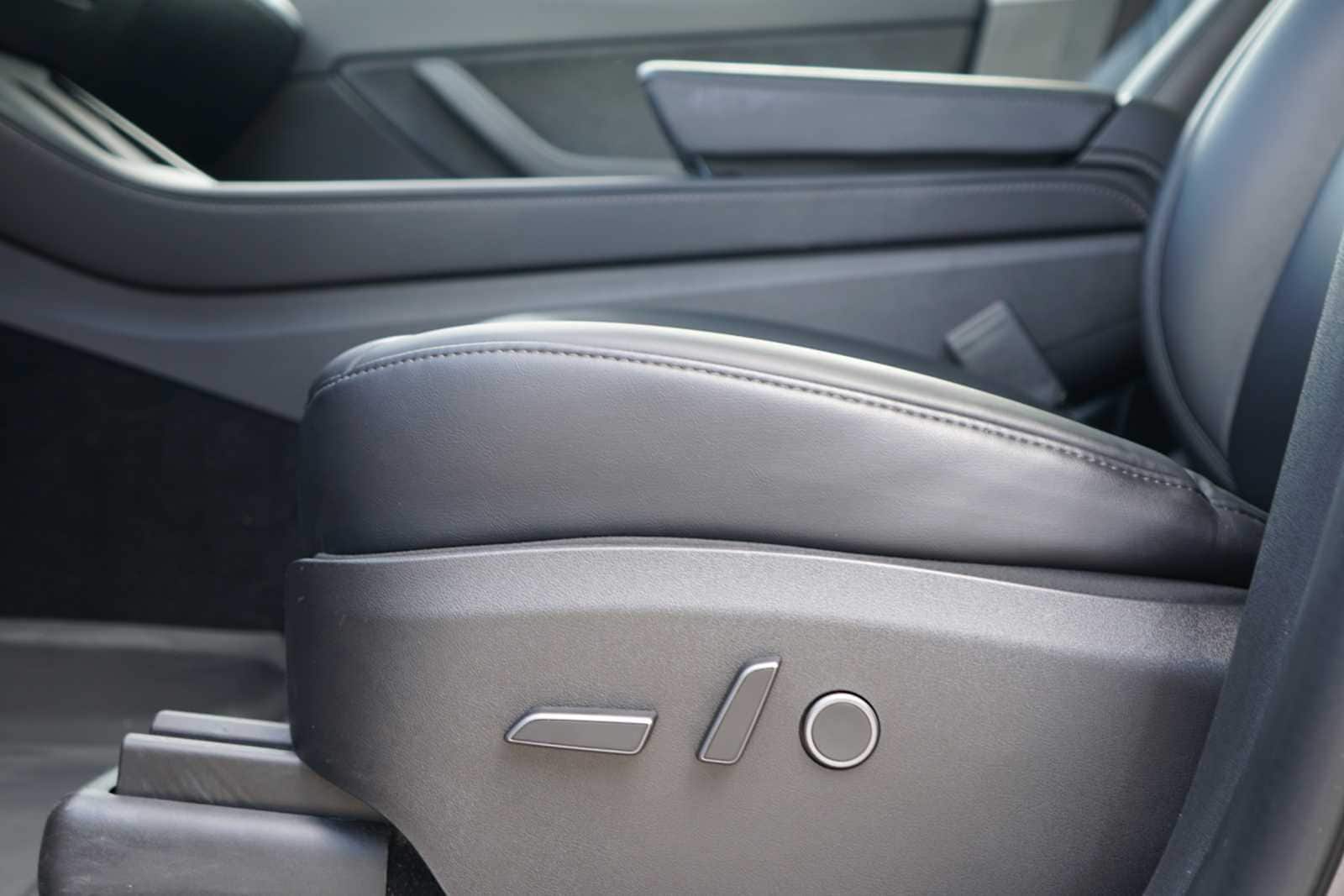 2022 Tesla Model Y Long Range - Photo 18