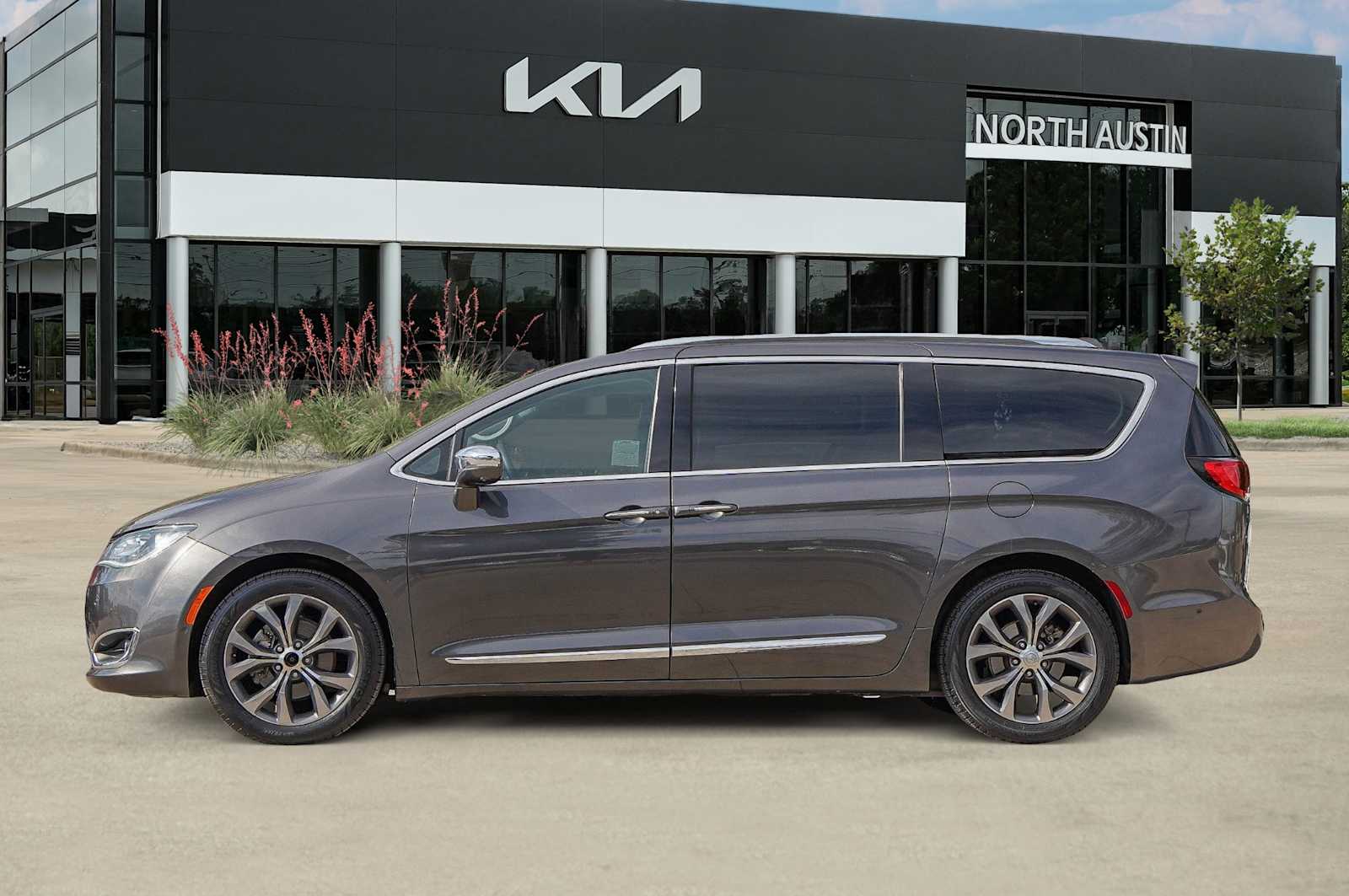 2017 Chrysler Pacifica Limited -
                  Austin, TX