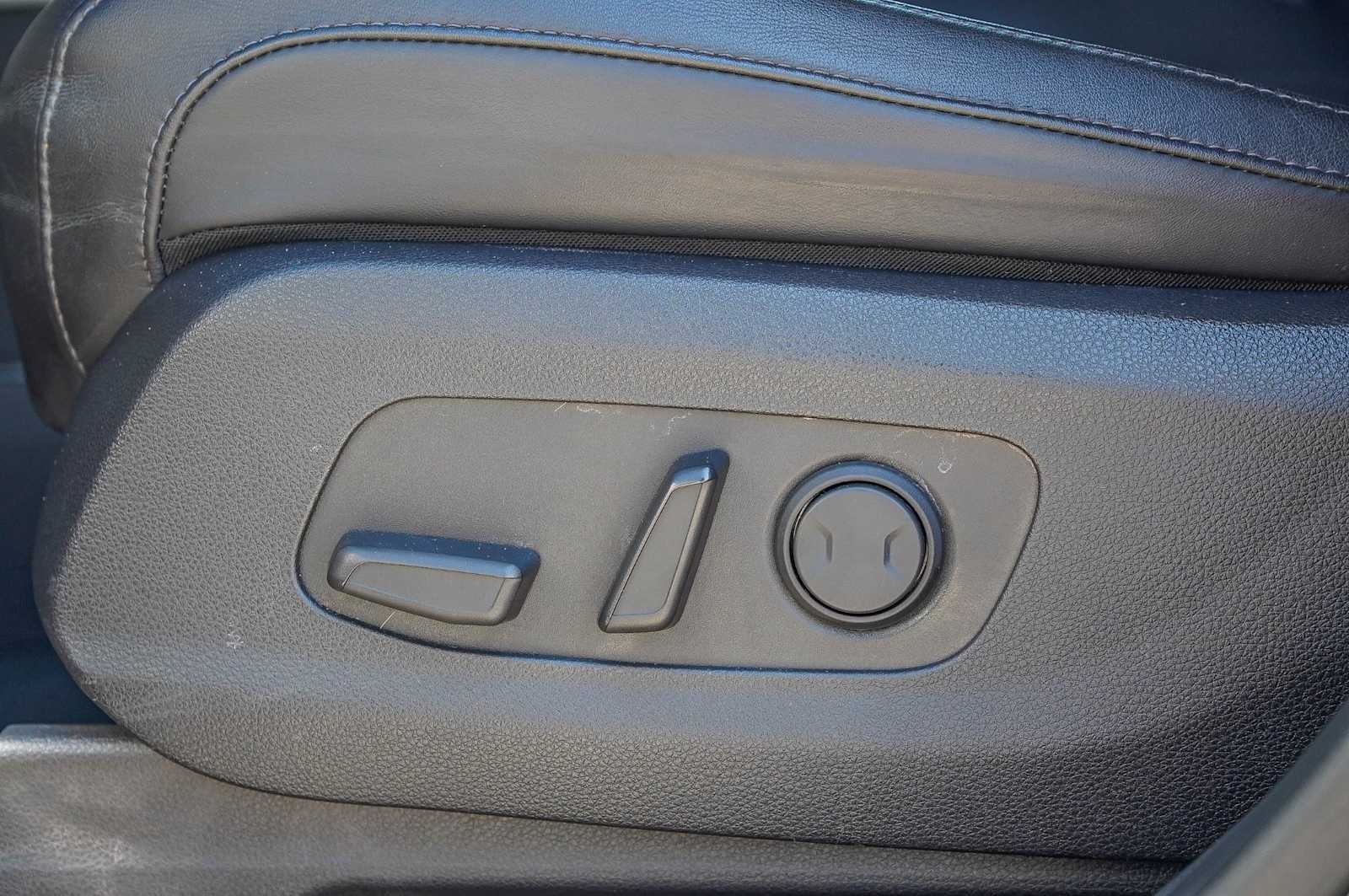 Thumbnail: 2022 Kia Carnival - 26