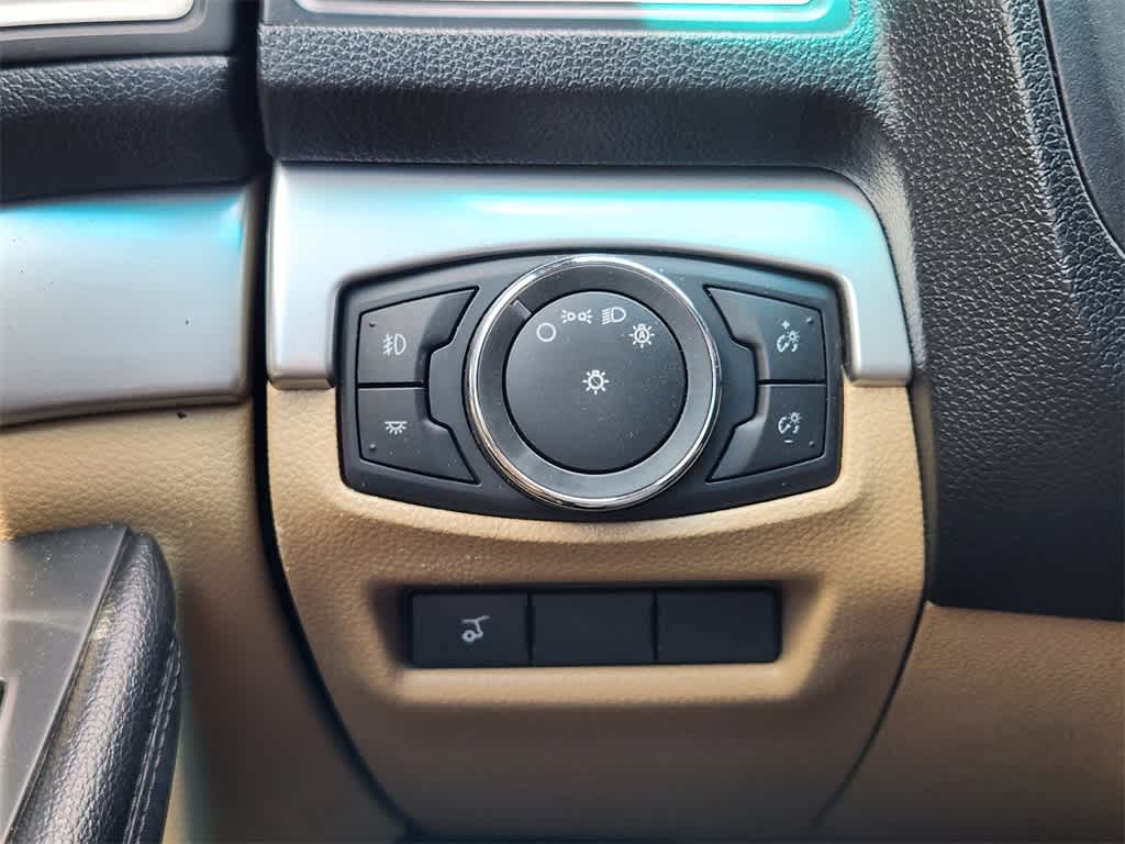 Thumbnail: 2016 Ford Explorer - 22