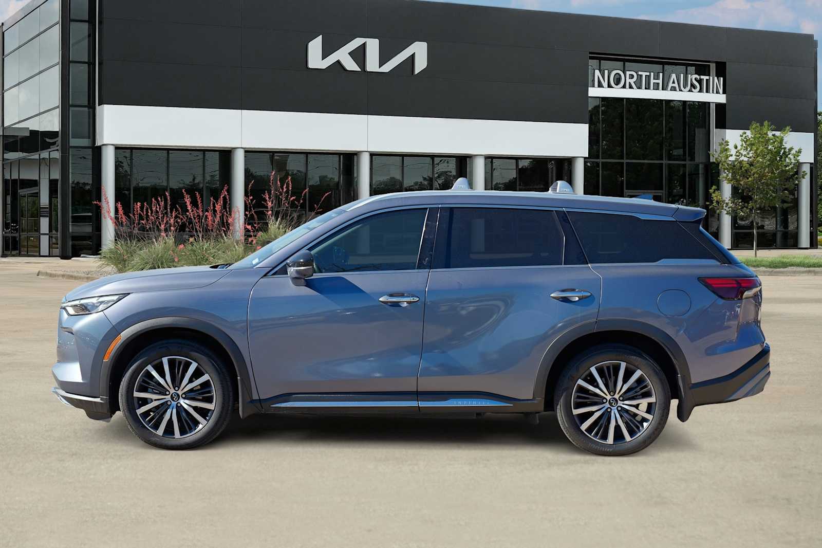 Thumbnail: 2023 INFINITI QX60 - 4