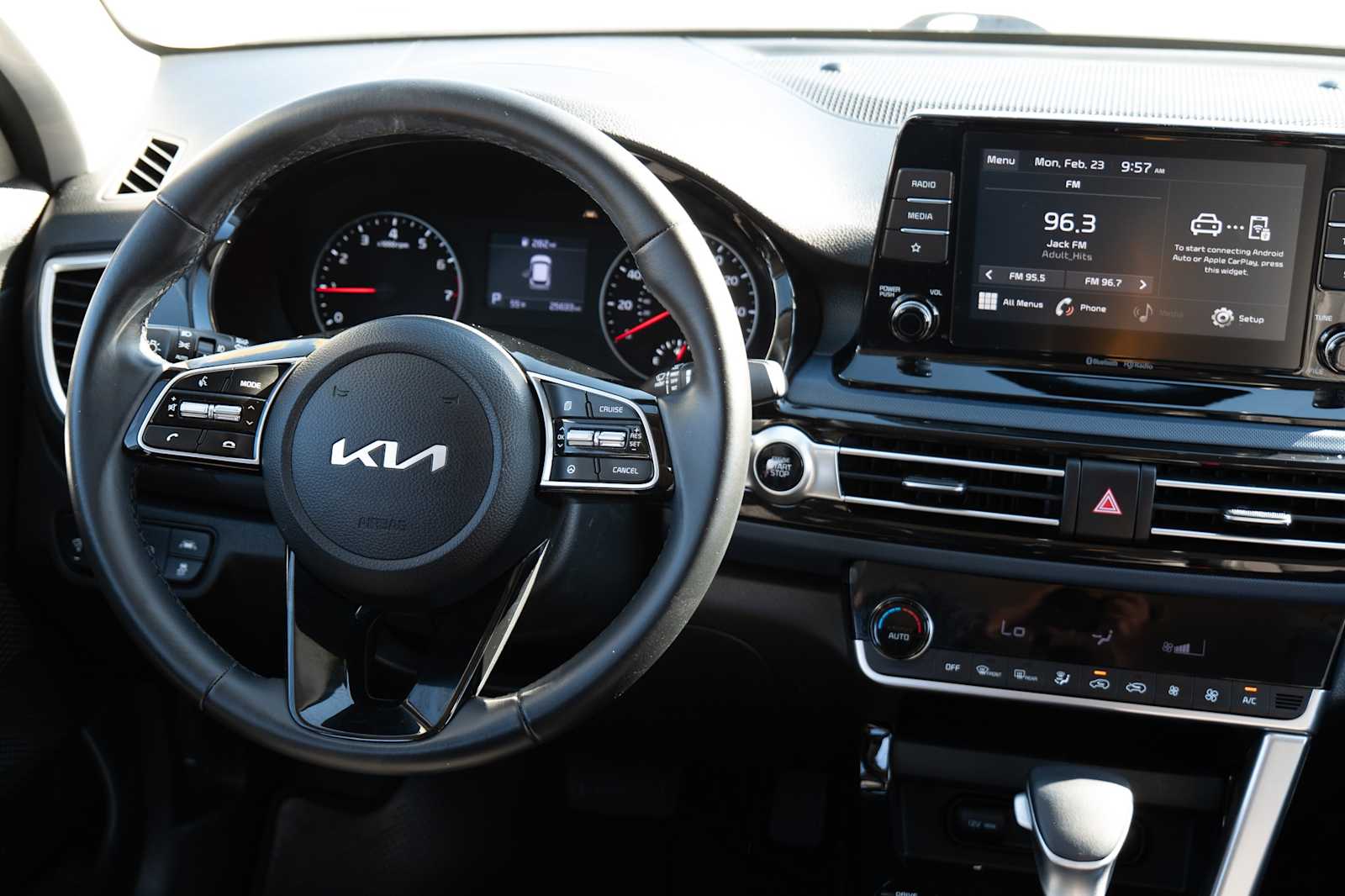 Thumbnail: 2023 Kia Seltos - 26