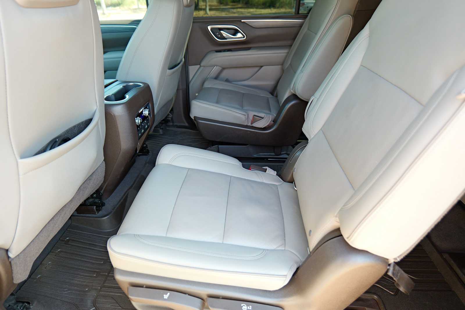 Thumbnail: 2021 GMC Yukon XL - 23