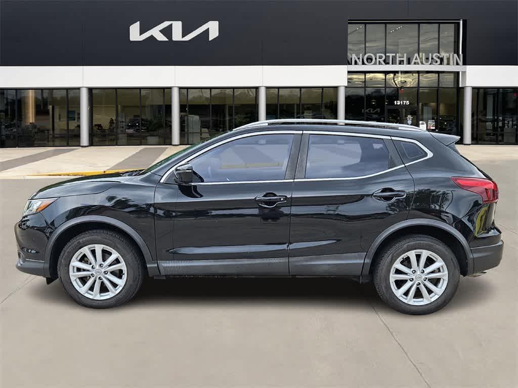 Thumbnail: 2017 Nissan Rogue Sport - 4