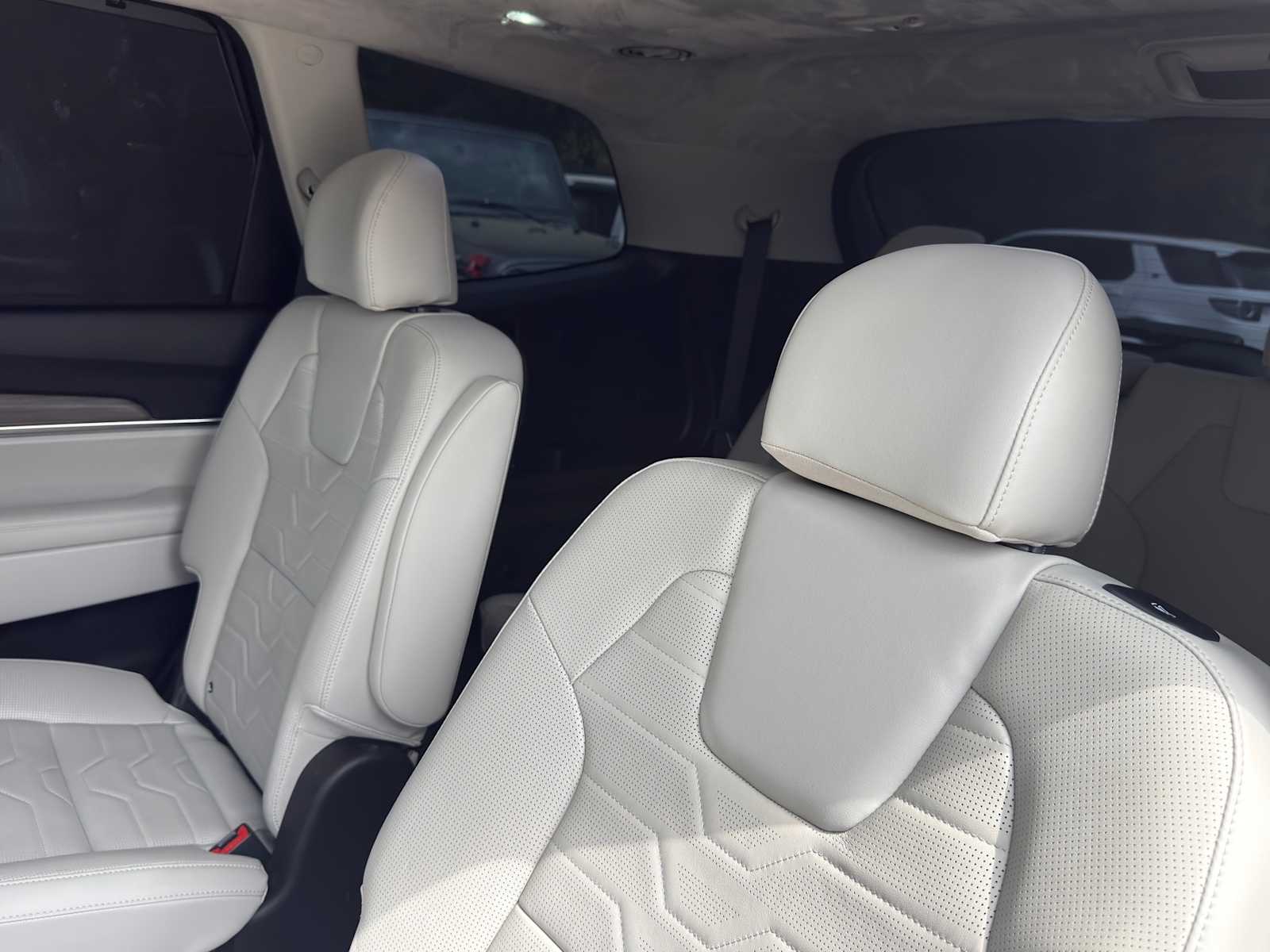 Thumbnail: 2022 Kia Telluride - 27