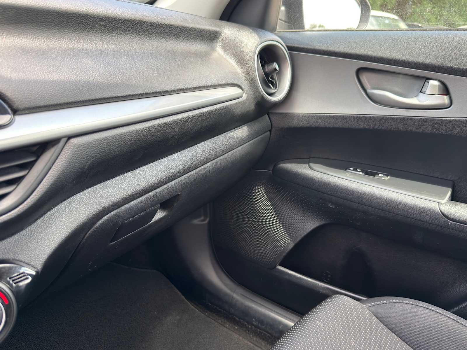 Thumbnail: 2019 Kia Forte - 12