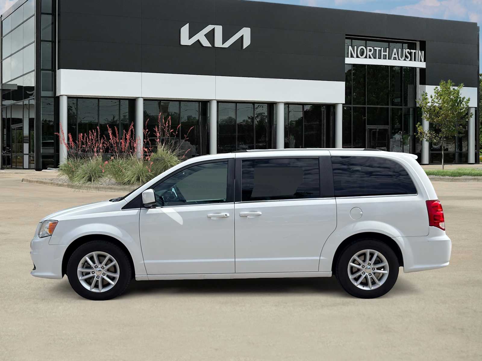 Thumbnail: 2019 Dodge Grand Caravan - 3