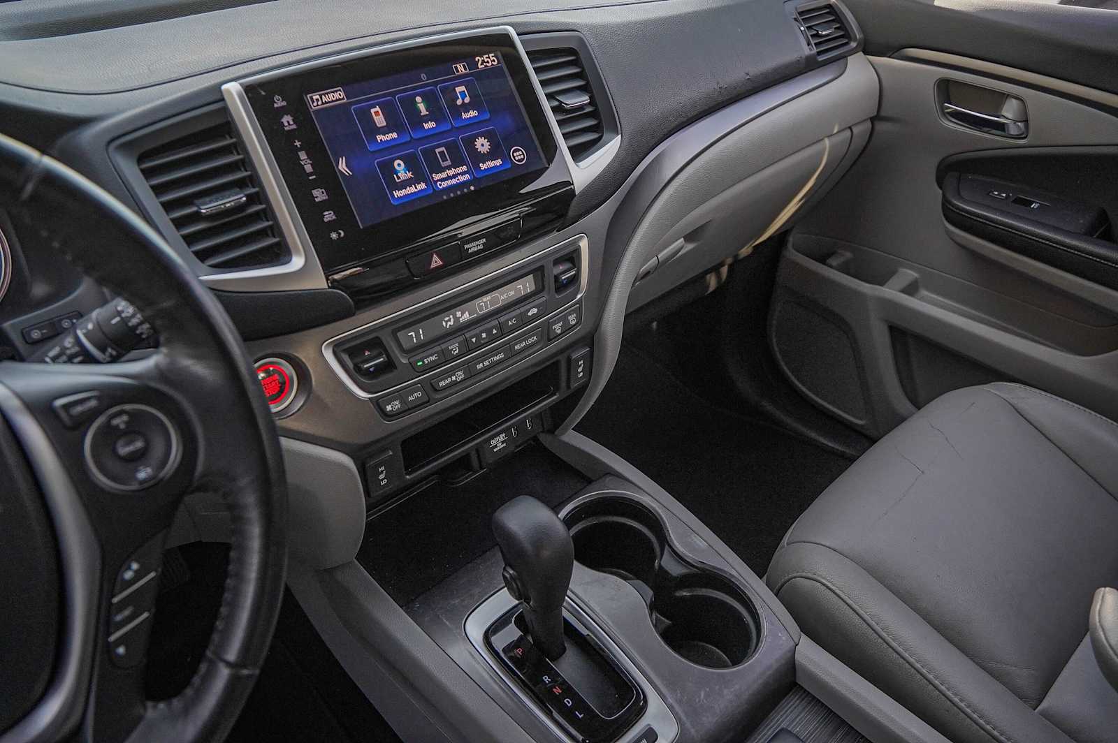 Thumbnail: 2017 Honda Pilot - 16