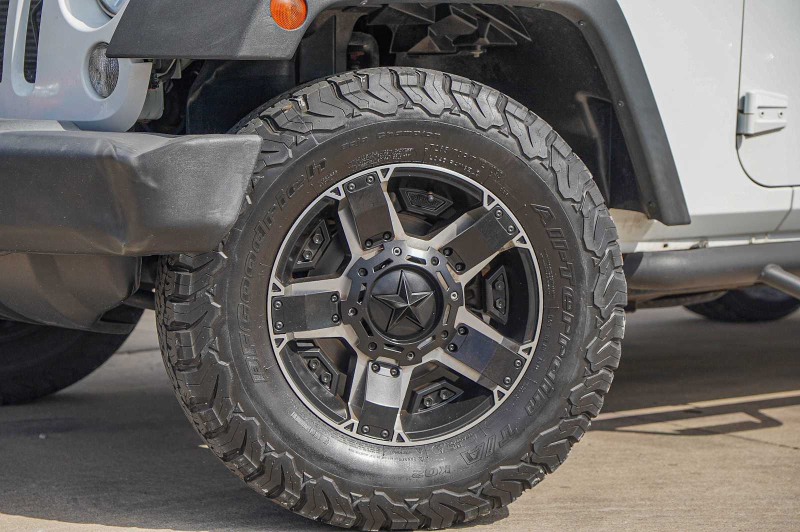 2016 Jeep Wrangler Unlimited Sport photo 2