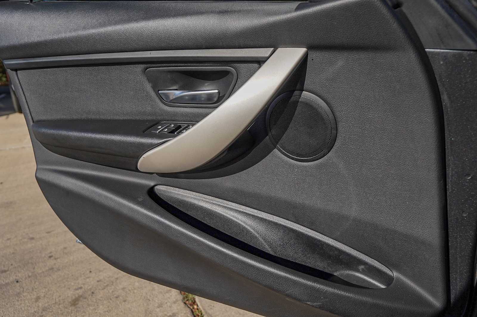 Thumbnail: 2018 BMW 3 Series - 24