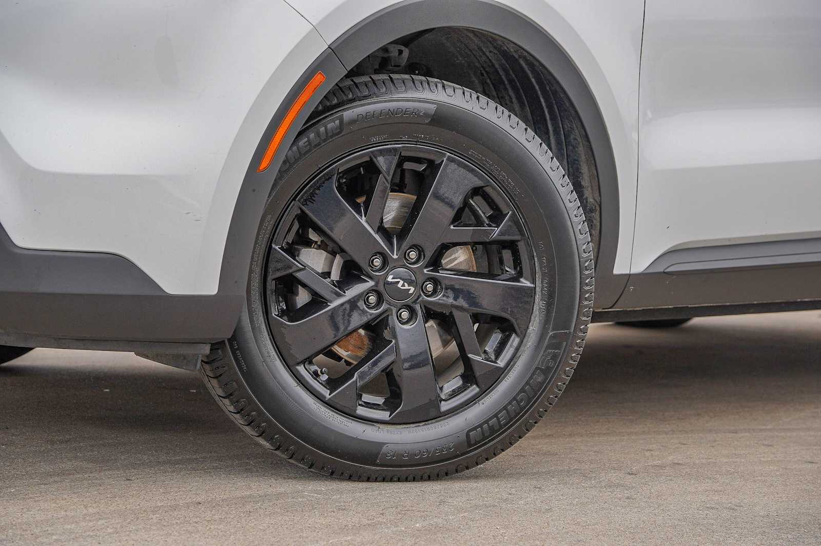 Thumbnail: 2023 Kia Sorento - 2