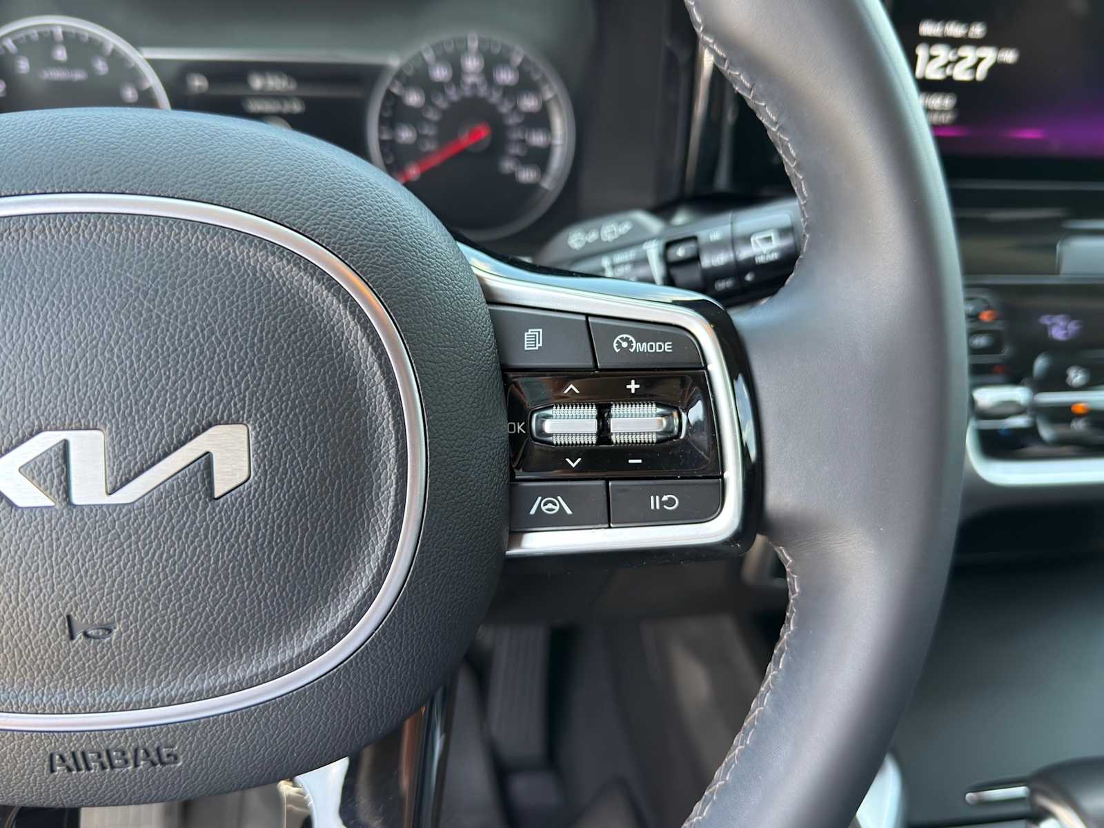 Thumbnail: 2023 Kia Sorento - 16