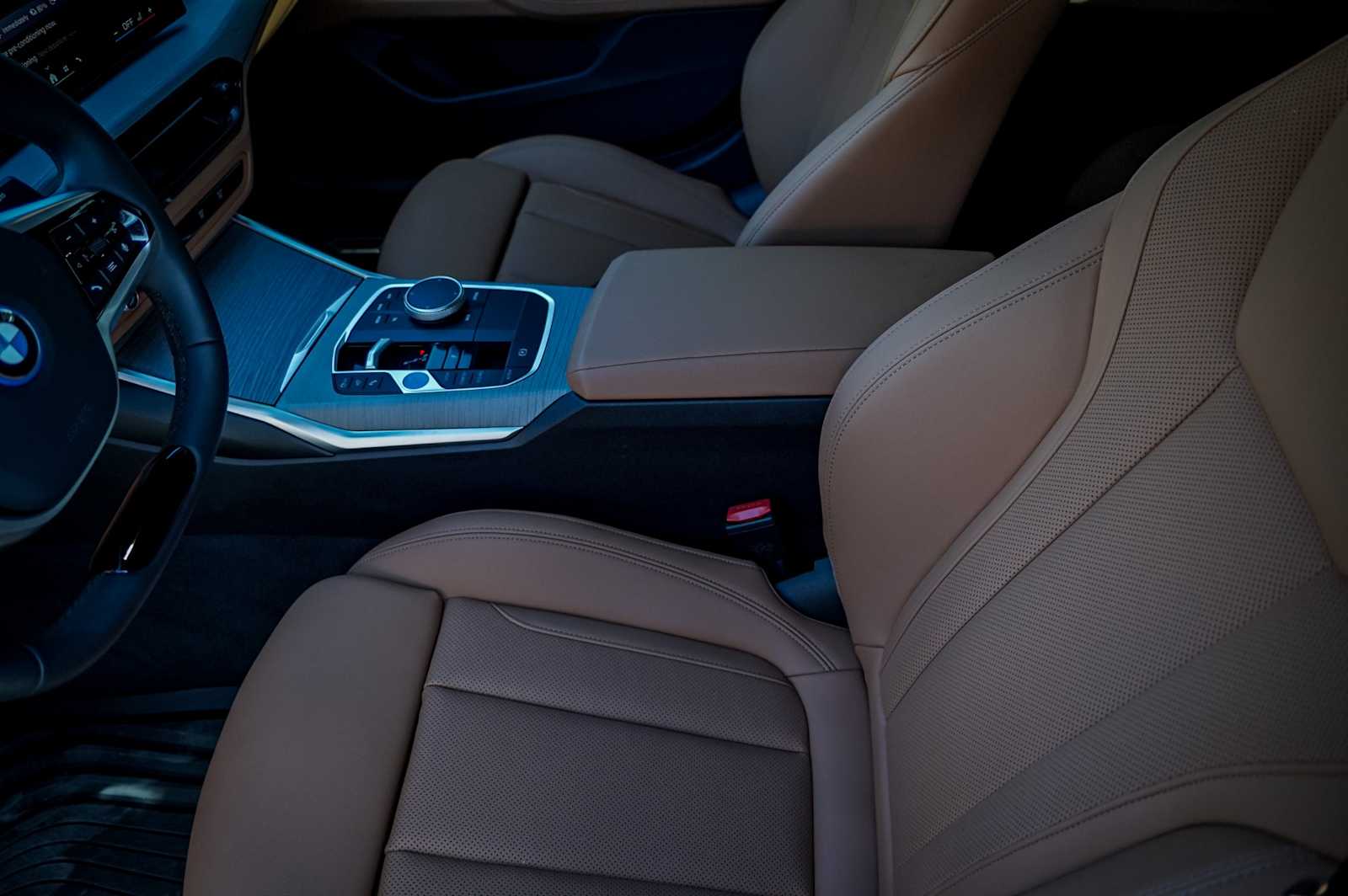 Thumbnail: 2025 BMW i4 - 12