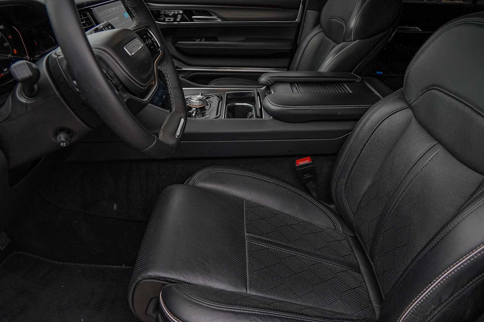 Thumbnail: 2024 Jeep Grand Wagoneer - 10