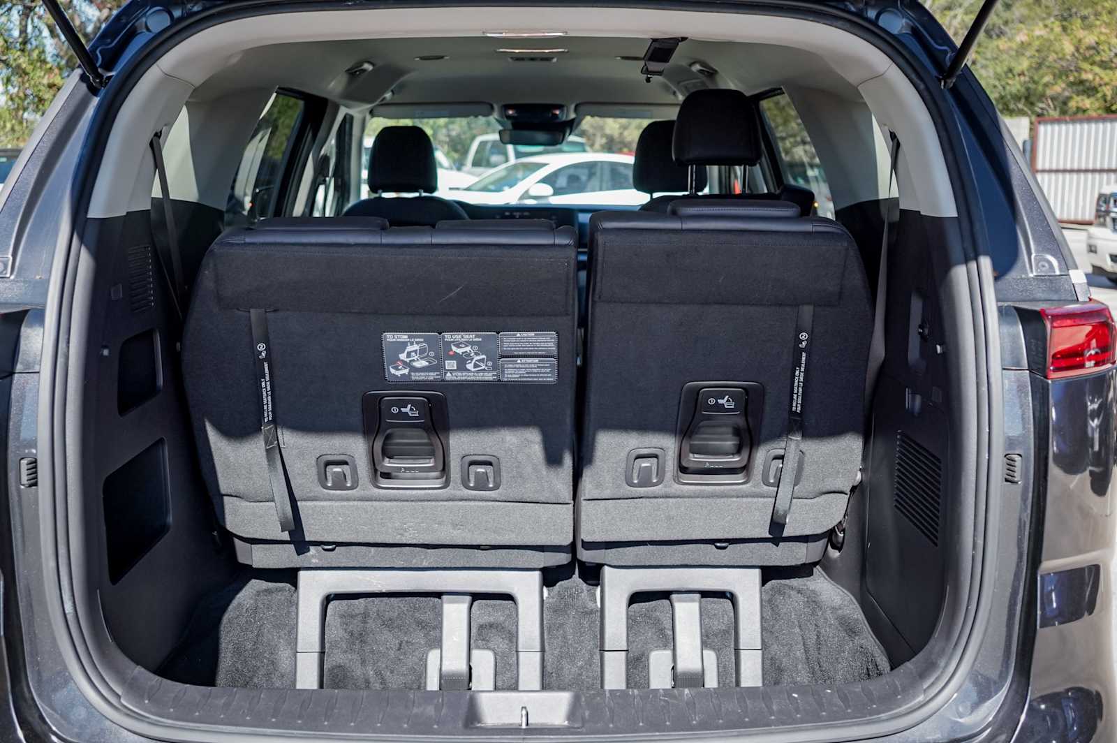 Thumbnail: 2024 Kia Carnival - 32