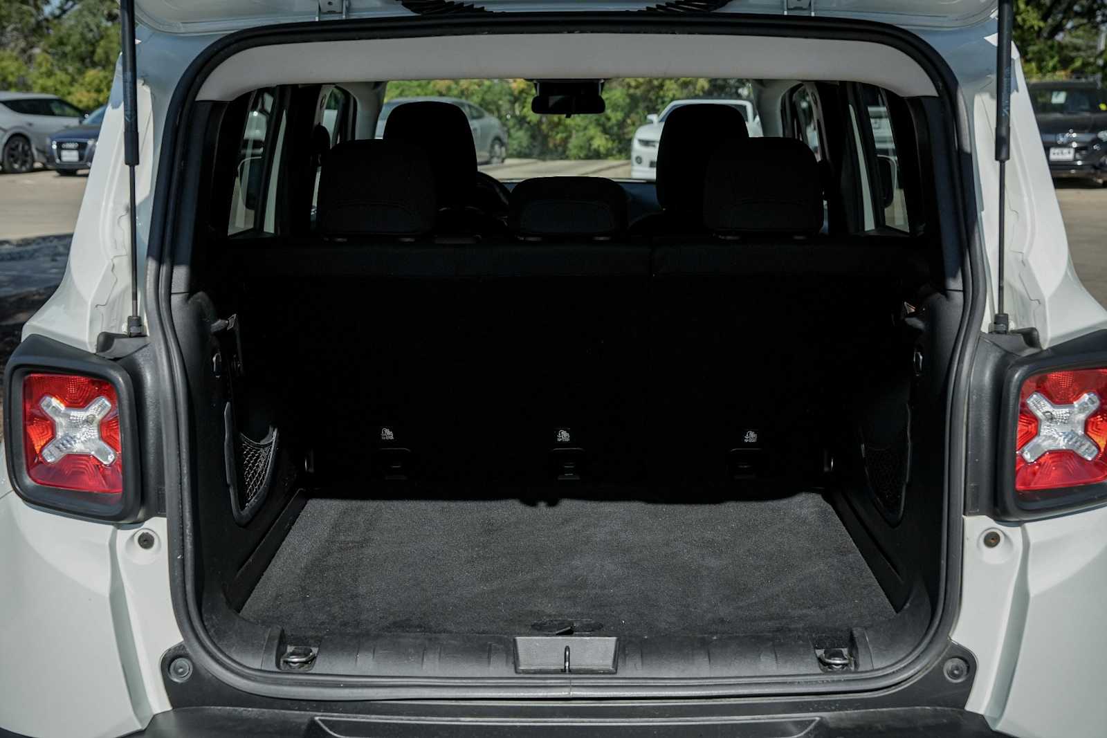 Thumbnail: 2016 Jeep Renegade - 28