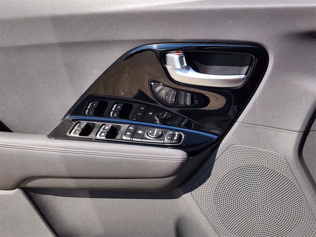 Thumbnail: 2019 Kia Niro - 22