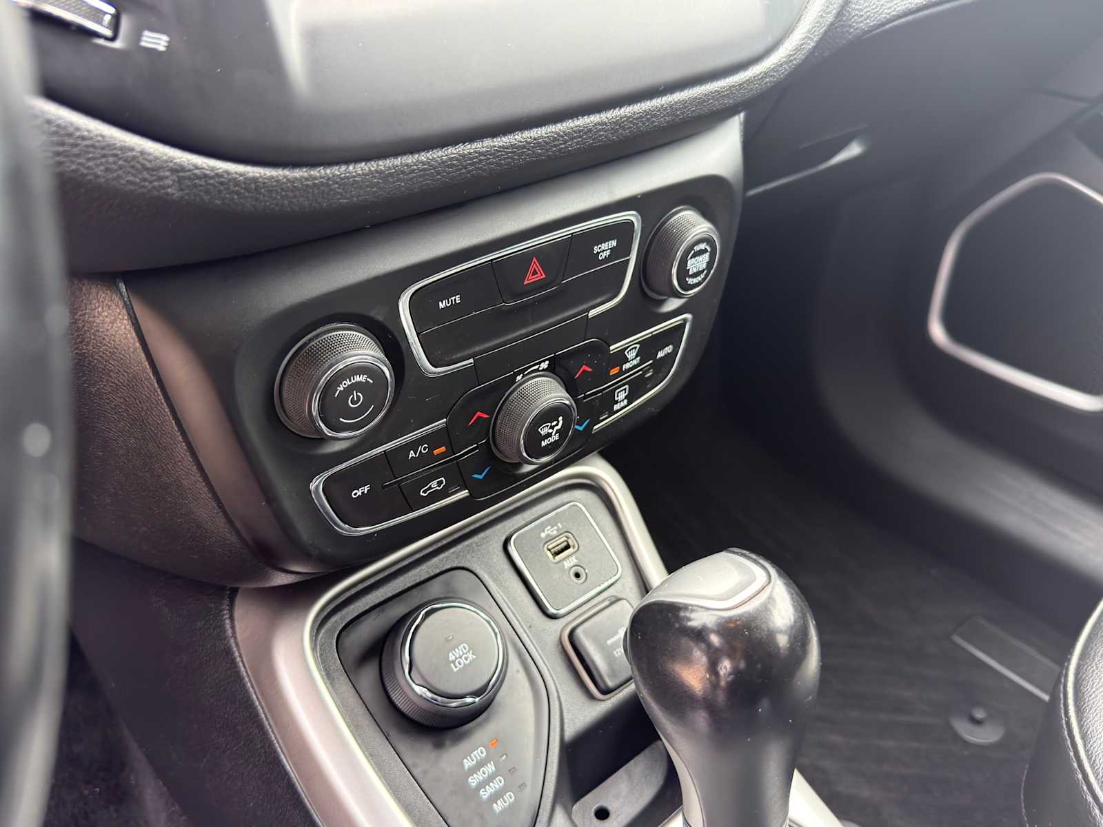 Thumbnail: 2019 Jeep Compass - 17