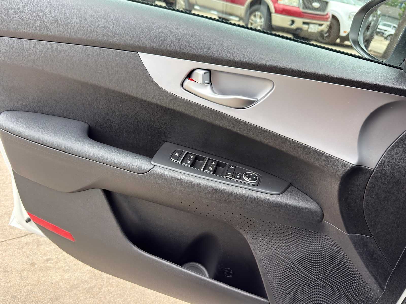 Thumbnail: 2023 Kia Forte - 18