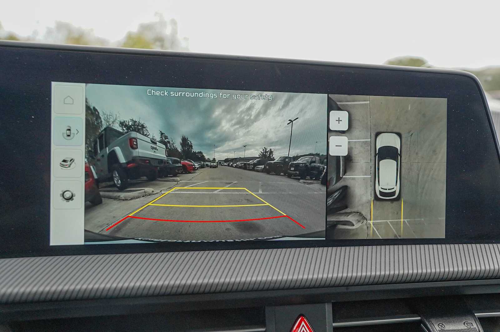 Thumbnail: 2022 Kia EV6 - 16