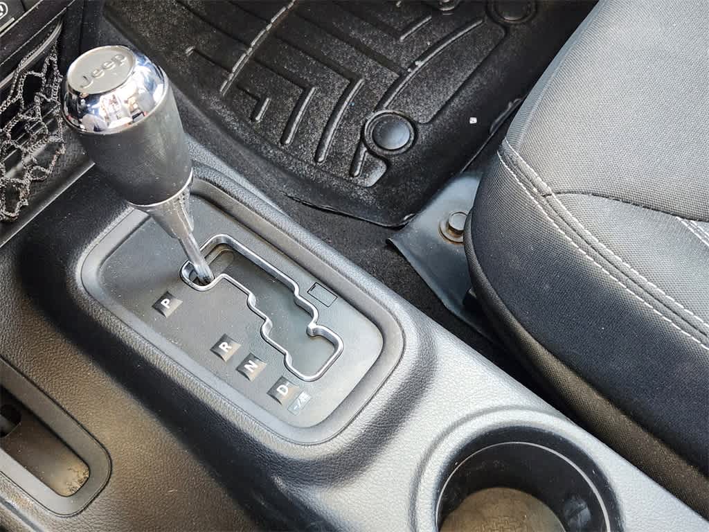 Thumbnail: 2016 Jeep Wrangler - 19