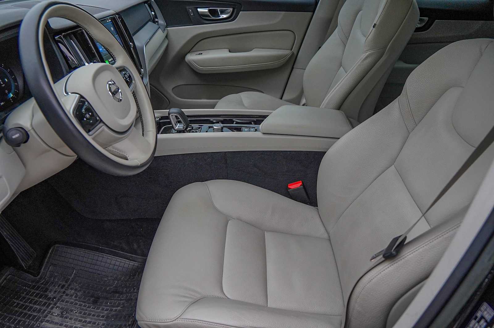 Thumbnail: 2023 Volvo XC60 - 10