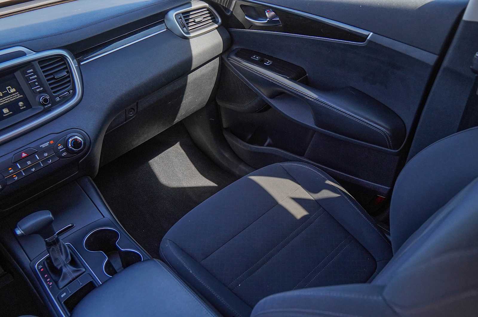 Thumbnail: 2019 Kia Sorento - 26