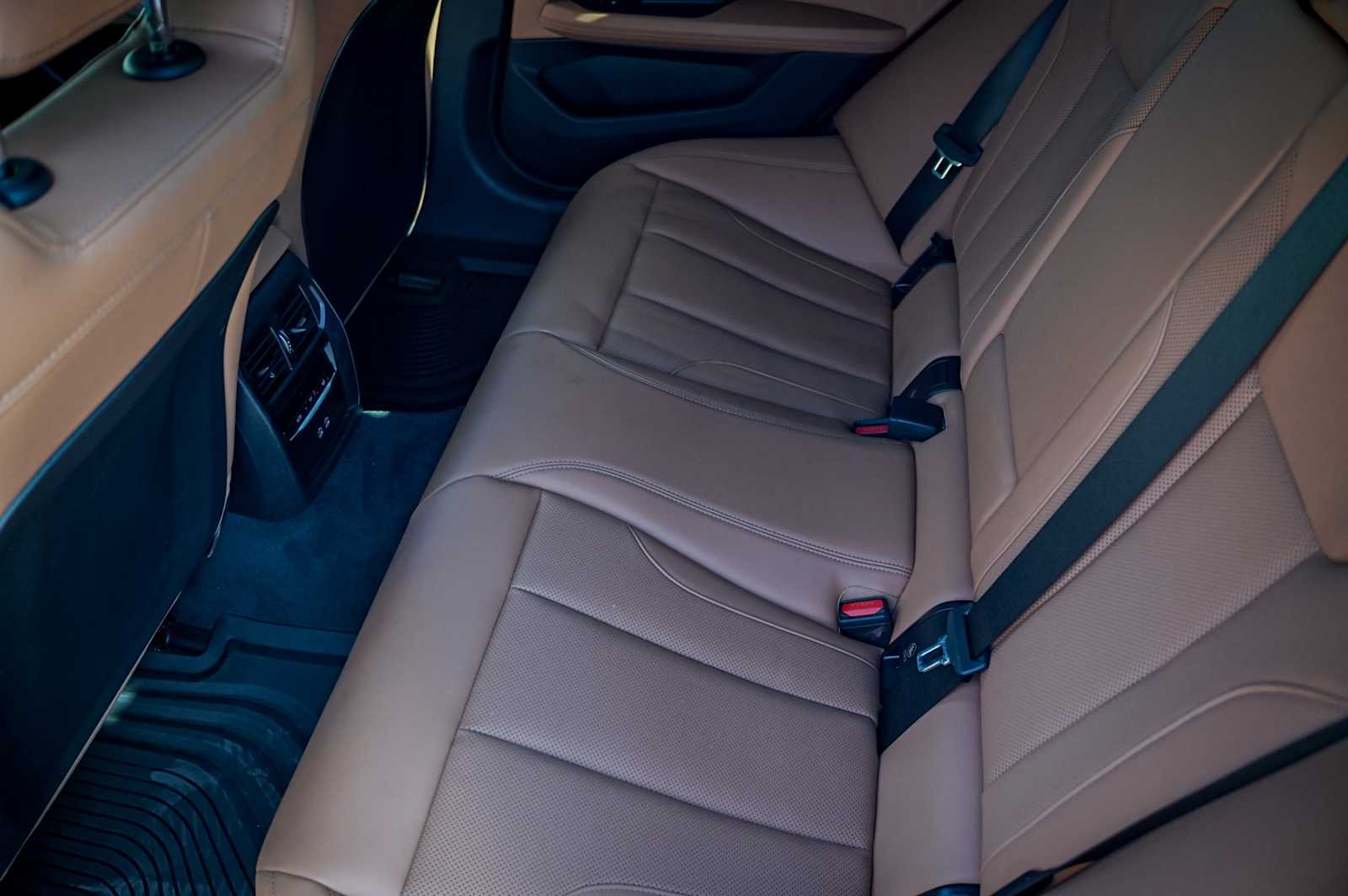 Thumbnail: 2025 BMW i4 - 28