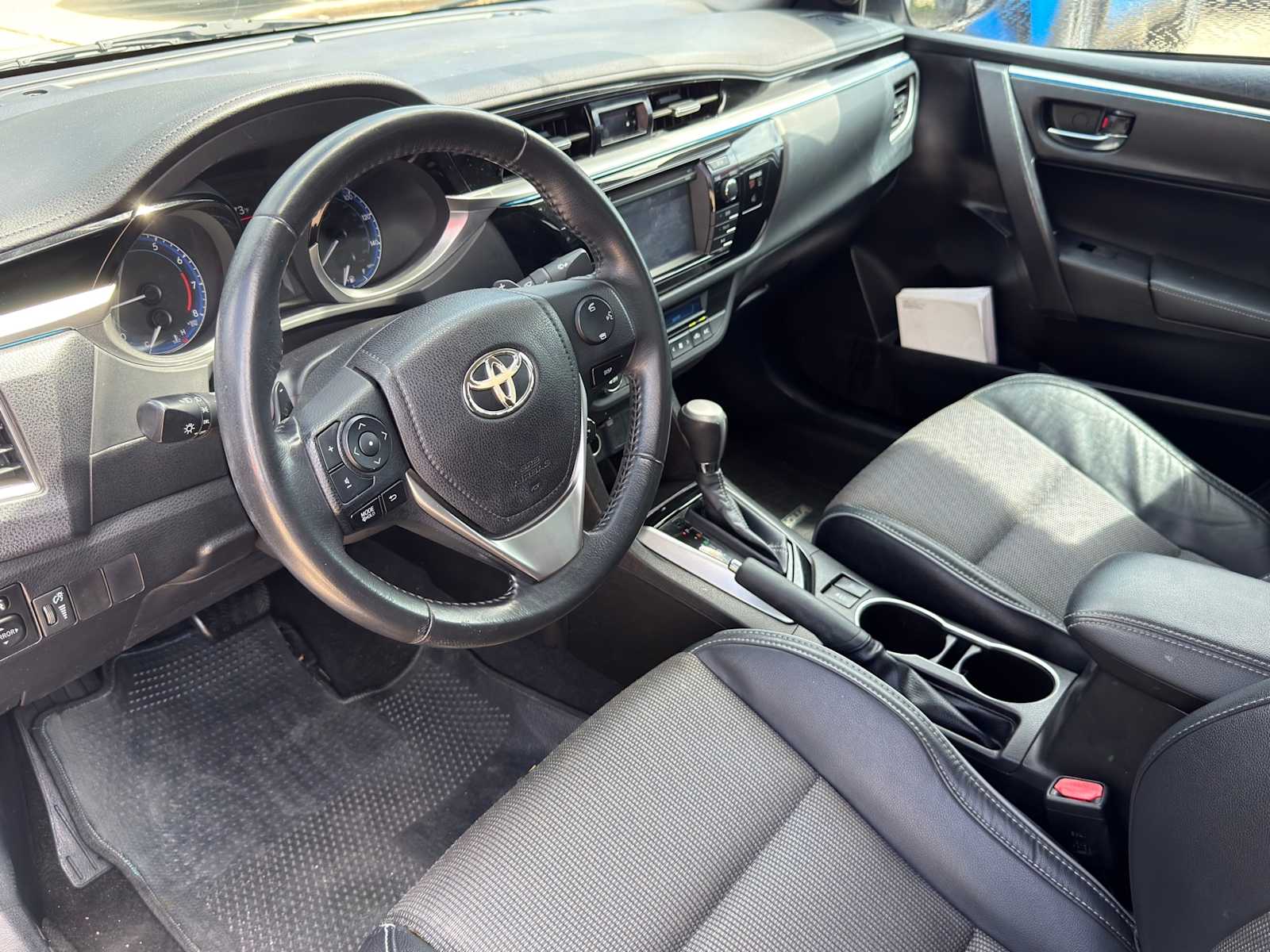 Thumbnail: 2014 Toyota Corolla - 6