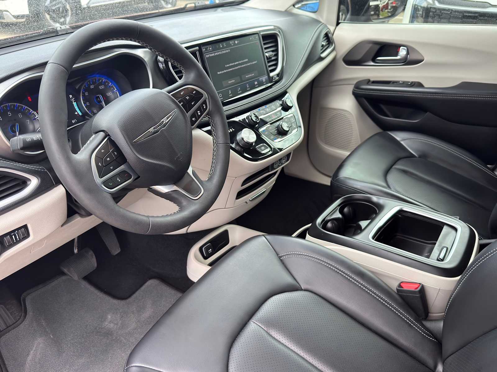 Thumbnail: 2023 Chrysler Pacifica - 8