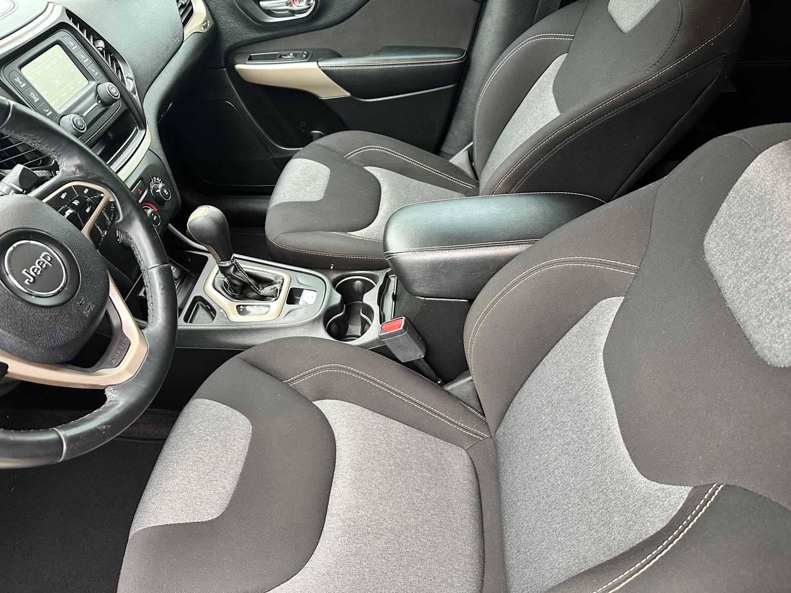 Thumbnail: 2018 Jeep Cherokee - 8