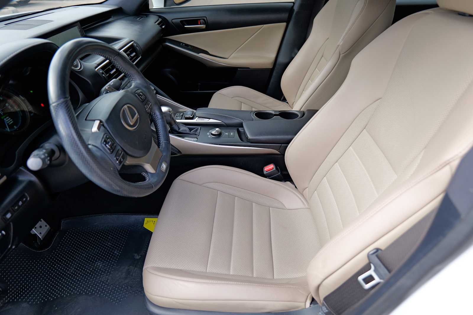 Thumbnail: 2020 Lexus IS - 10