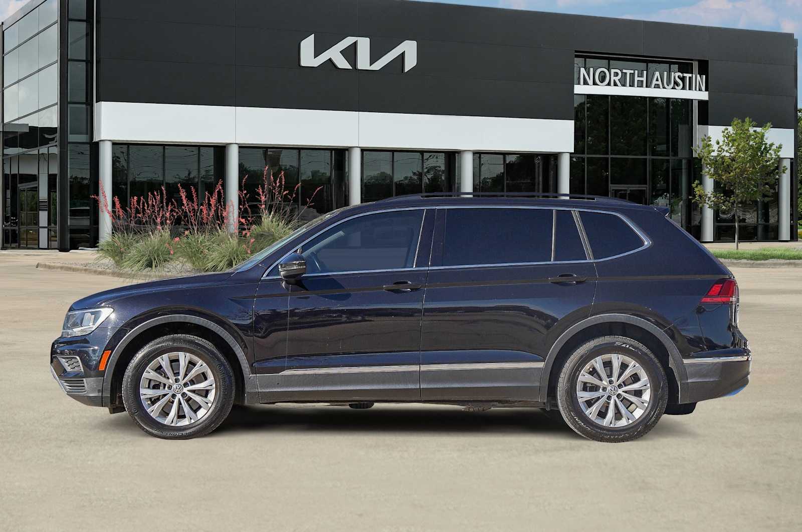Thumbnail: 2018 Volkswagen Tiguan - 4