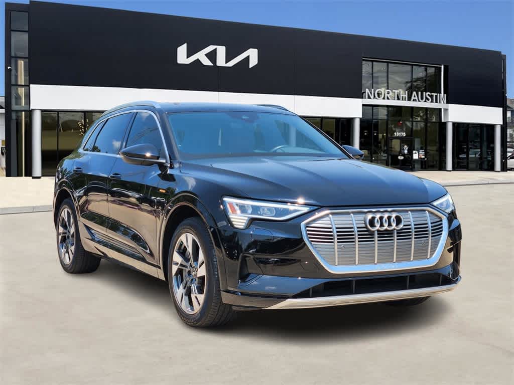 Thumbnail: 2022 Audi e-tron - 3