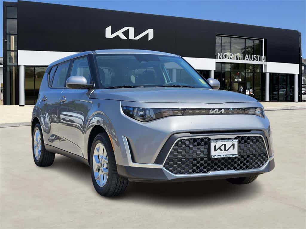 2024 Kia Soul LX photo 3