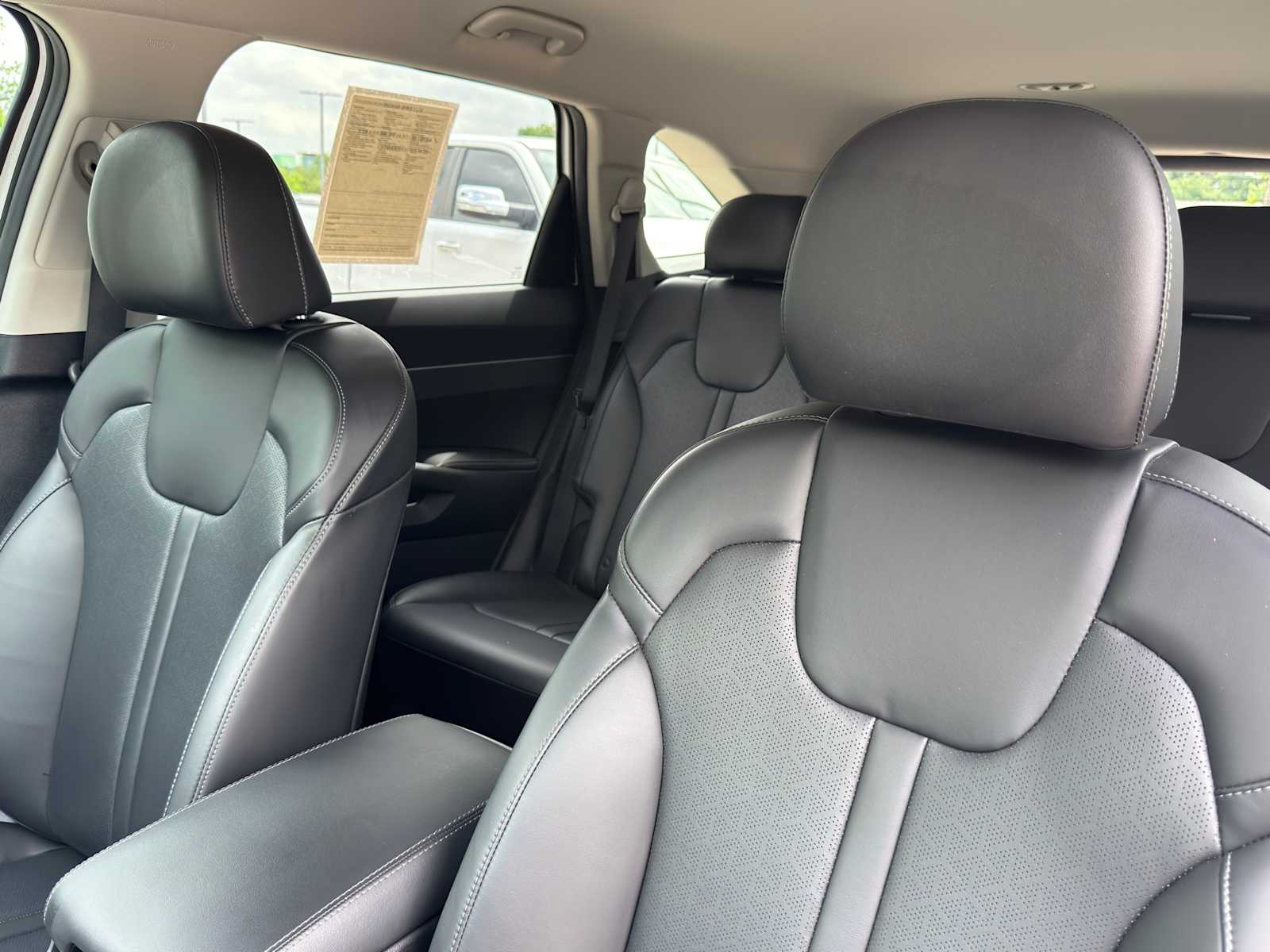 Thumbnail: 2023 Kia Sorento - 10