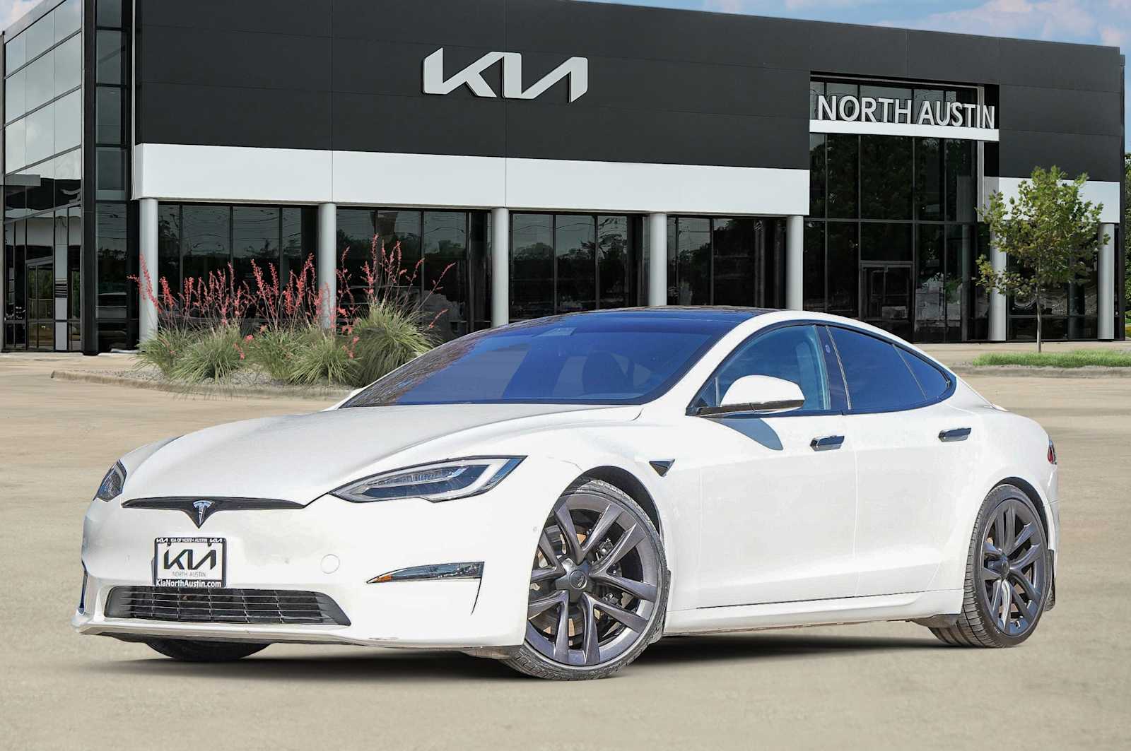 2022 Tesla Model S Base's photo