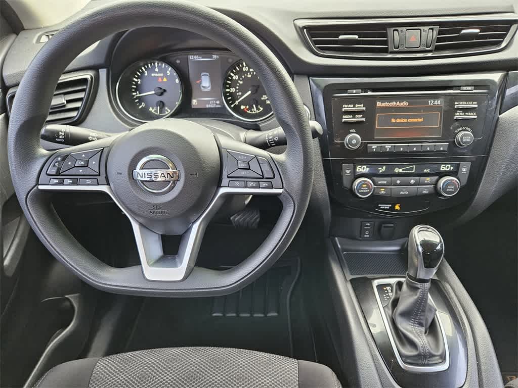Thumbnail: 2017 Nissan Rogue Sport - 25