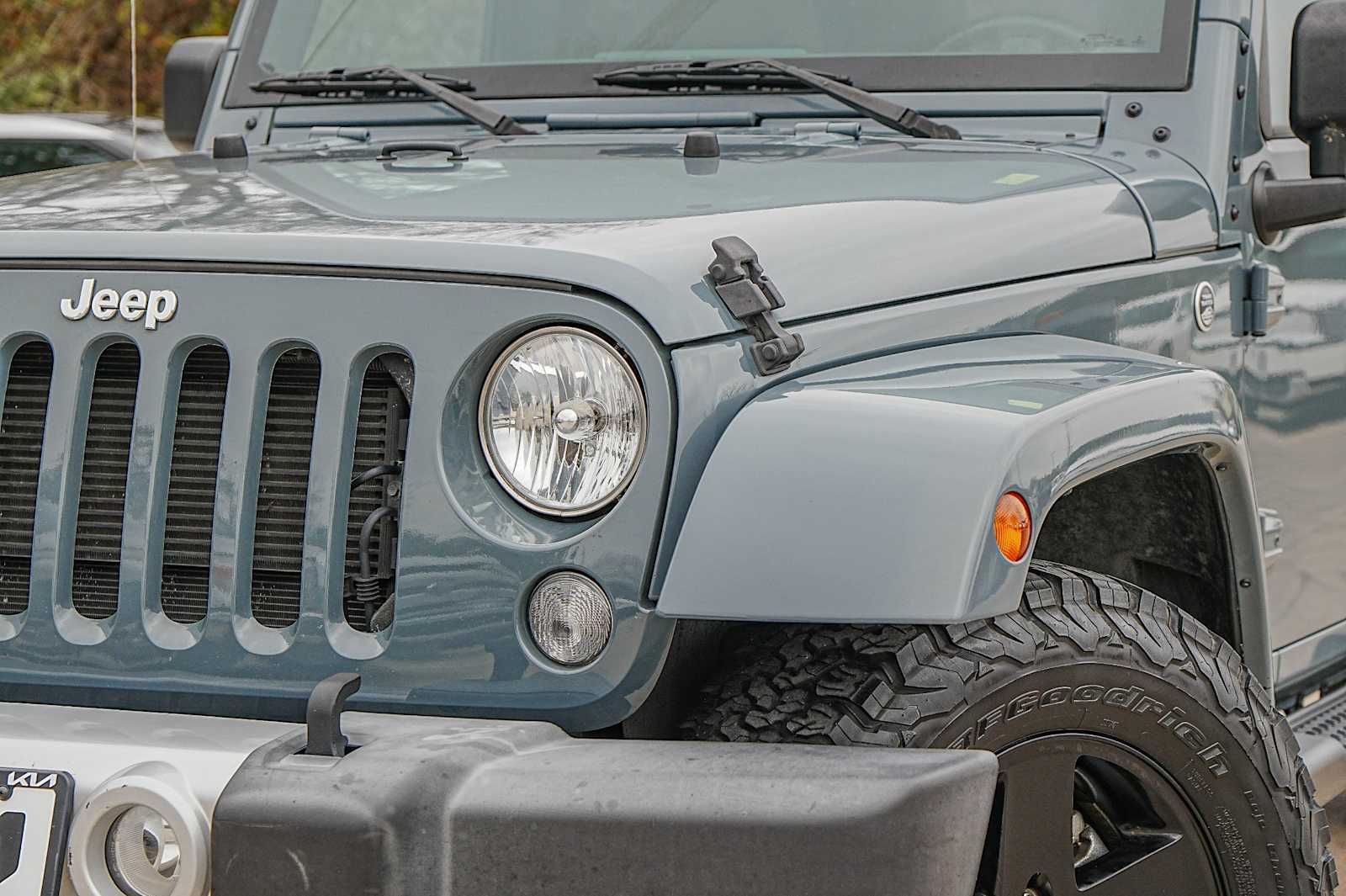 Thumbnail: 2015 Jeep Wrangler - 3